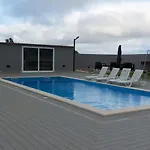3bl Retreat - Escape & Poolparty Praia da Vitória